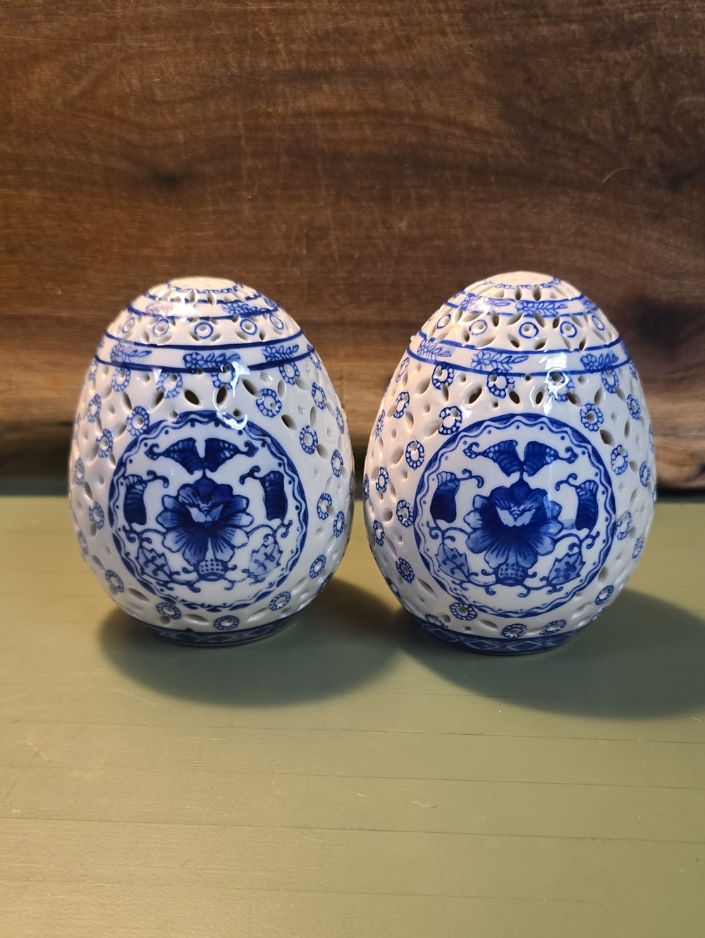 VTG  Set Of Asian Bombay Decorative Ceramic Porcelain Egg Floral Blue White